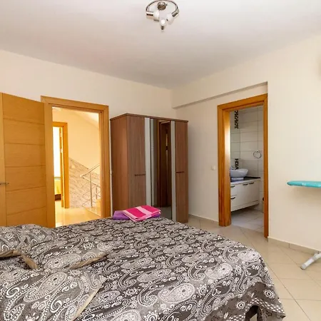 Paradise Town Elite 100 Mbps Free Wifi Villa